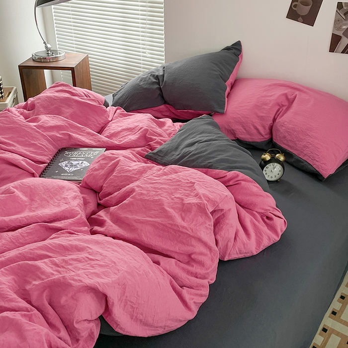 91家纺网 家纺一手货源 找家纺 优尚佳生活馆 2025新款ins风超柔褶皱亲肤磨毛水洗棉四件套双拼系列（风格二） 玫红深灰