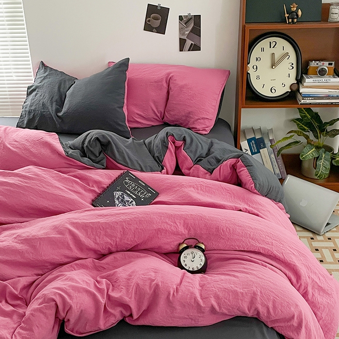 91家纺网 家纺一手货源 找家纺 优尚佳生活馆 2025新款ins风超柔褶皱亲肤磨毛水洗棉四件套双拼系列（风格二） 玫红深灰