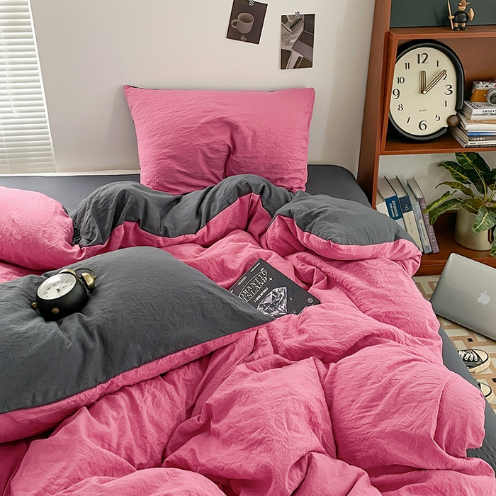 91家纺网 家纺一手货源 找家纺 优尚佳生活馆 2025新款ins风超柔褶皱亲肤磨毛水洗棉四件套双拼系列（风格二） 玫红深灰