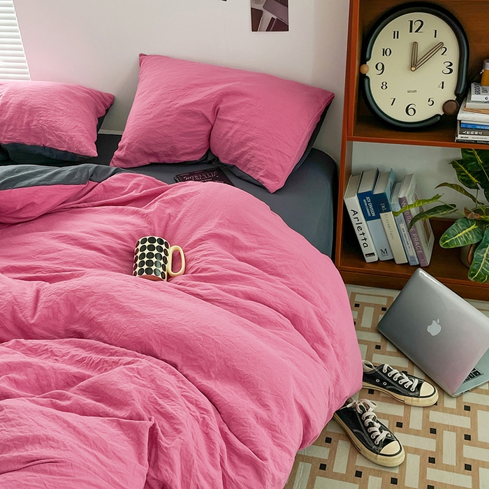 91家纺网 家纺一手货源 找家纺 优尚佳生活馆 2025新款ins风超柔褶皱亲肤磨毛水洗棉四件套双拼系列（风格二） 玫红深灰