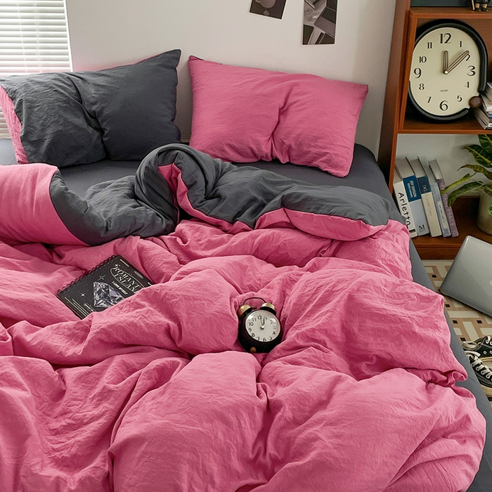 91家纺网 家纺一手货源 找家纺 优尚佳生活馆 2025新款ins风超柔褶皱亲肤磨毛水洗棉四件套双拼系列（风格二） 玫红深灰