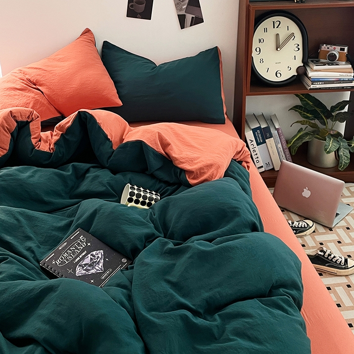 91家纺网 家纺一手货源 找家纺 优尚佳生活馆 2025新款ins风超柔褶皱亲肤磨毛水洗棉四件套双拼系列（风格二） 墨绿活力橙