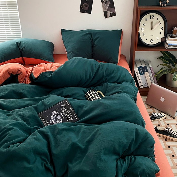 91家纺网 家纺一手货源 找家纺 优尚佳生活馆 2025新款ins风超柔褶皱亲肤磨毛水洗棉四件套双拼系列（风格二） 墨绿活力橙