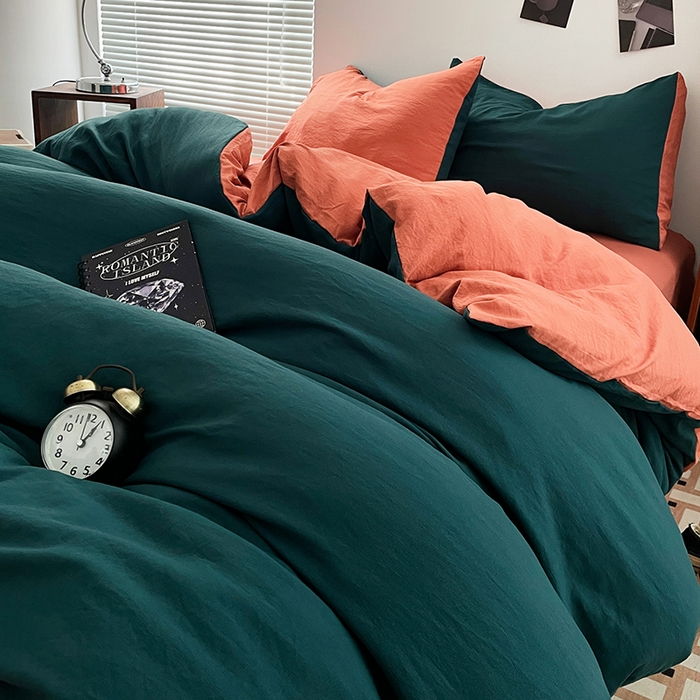 91家纺网 家纺一手货源 找家纺 优尚佳生活馆 2025新款ins风超柔褶皱亲肤磨毛水洗棉四件套双拼系列（风格二） 墨绿活力橙