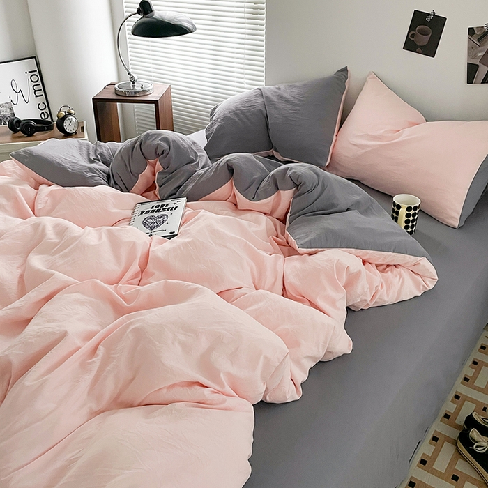 91家纺网 家纺一手货源 找家纺 优尚佳生活馆 2025新款ins风超柔褶皱亲肤磨毛水洗棉四件套双拼系列（风格二） 浅粉灰