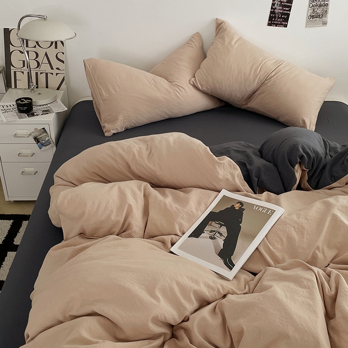 91家纺网 家纺一手货源 找家纺 优尚佳生活馆 2025新款ins风超柔褶皱亲肤磨毛水洗棉四件套双拼系列（风格一） 卡其深灰