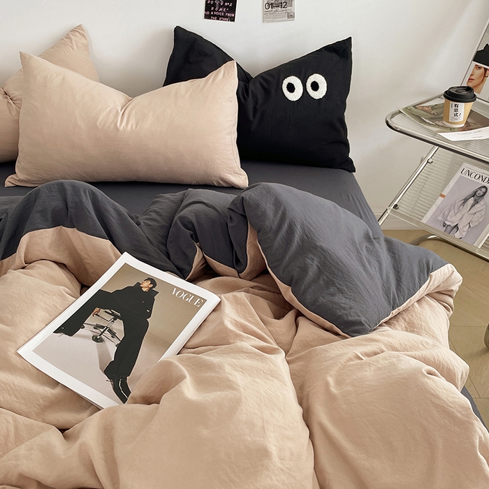 91家纺网 家纺一手货源 找家纺 优尚佳生活馆 2025新款ins风超柔褶皱亲肤磨毛水洗棉四件套双拼系列（风格一） 卡其深灰