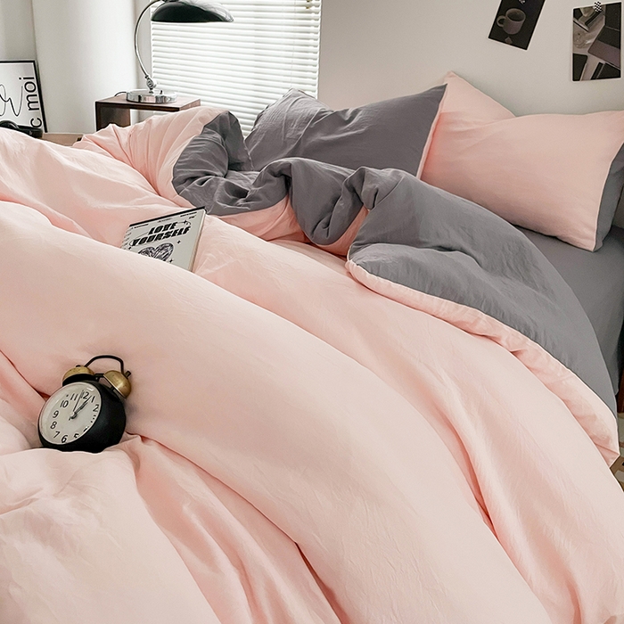 91家纺网 家纺一手货源 找家纺 优尚佳生活馆 2025新款ins风超柔褶皱亲肤磨毛水洗棉四件套双拼系列（风格二） 浅粉灰