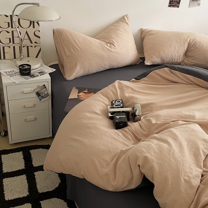 91家纺网 家纺一手货源 找家纺 优尚佳生活馆 2025新款ins风超柔褶皱亲肤磨毛水洗棉四件套双拼系列（风格一） 卡其深灰