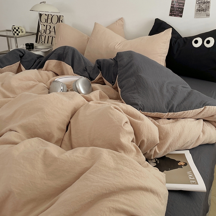 91家纺网 家纺一手货源 找家纺 优尚佳生活馆 2025新款ins风超柔褶皱亲肤磨毛水洗棉四件套双拼系列（风格一） 卡其深灰