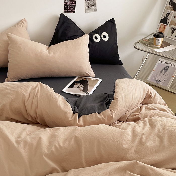 91家纺网 家纺一手货源 找家纺 优尚佳生活馆 2025新款ins风超柔褶皱亲肤磨毛水洗棉四件套双拼系列（风格一） 卡其深灰