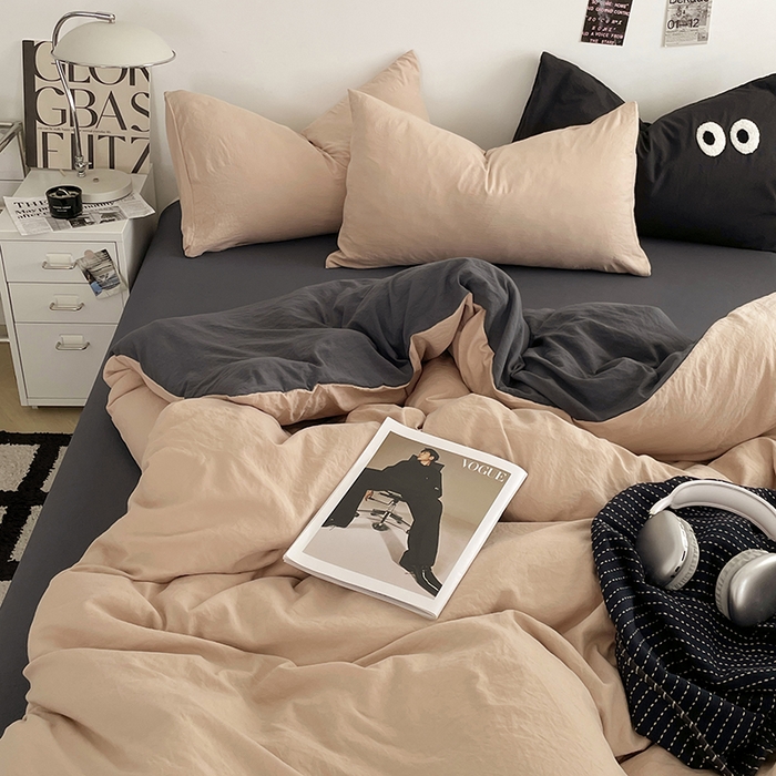 91家纺网 家纺一手货源 找家纺 优尚佳生活馆 2025新款ins风超柔褶皱亲肤磨毛水洗棉四件套双拼系列（风格一） 卡其深灰