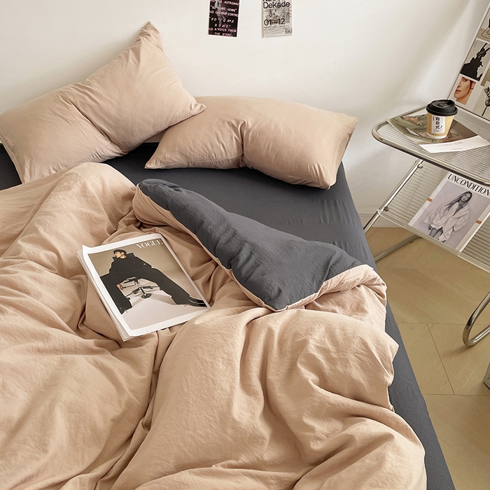 91家纺网 家纺一手货源 找家纺 优尚佳生活馆 2025新款ins风超柔褶皱亲肤磨毛水洗棉四件套双拼系列（风格一） 卡其深灰