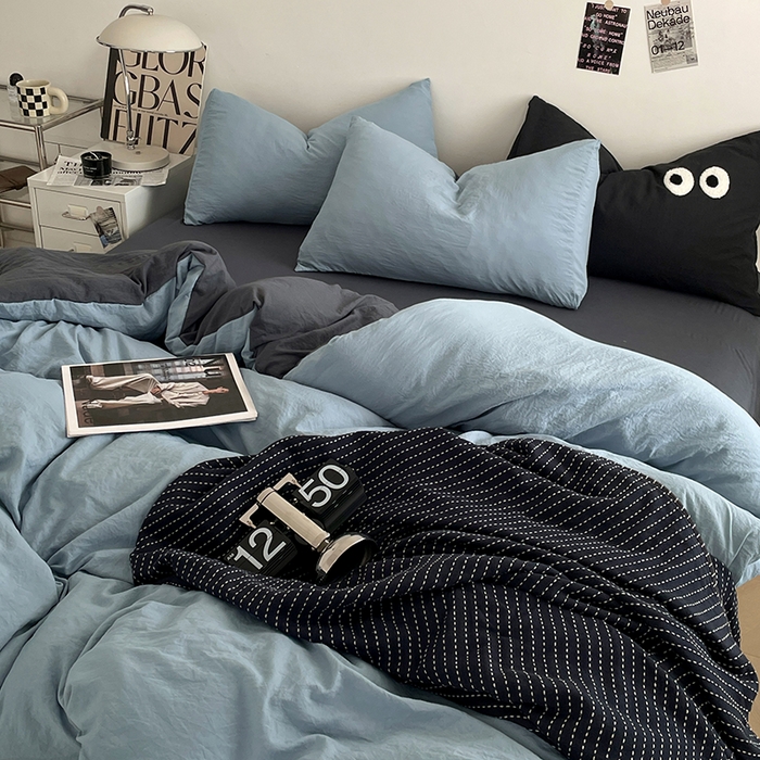 91家纺网 家纺一手货源 找家纺 优尚佳生活馆 2025新款ins风超柔褶皱亲肤磨毛水洗棉四件套双拼系列（风格一） 天蓝灰