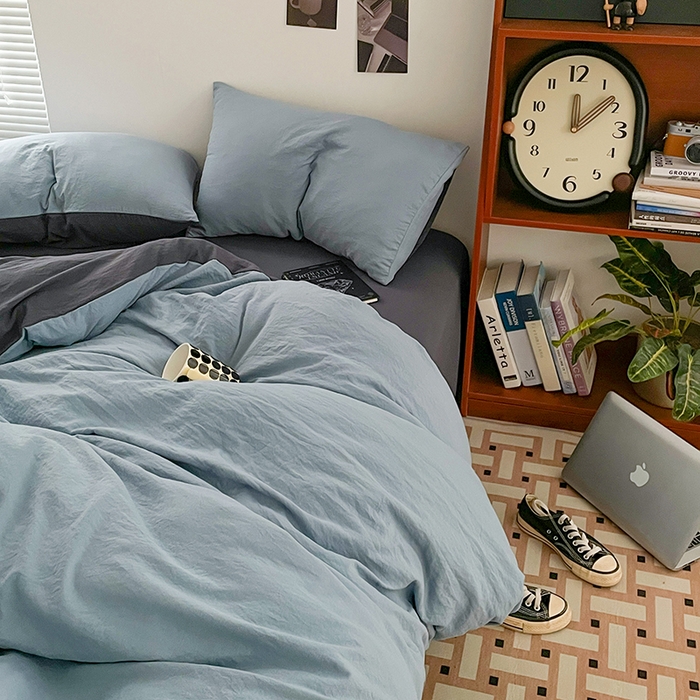 91家纺网 家纺一手货源 找家纺 优尚佳生活馆 2025新款ins风超柔褶皱亲肤磨毛水洗棉四件套双拼系列（风格二） 天蓝灰