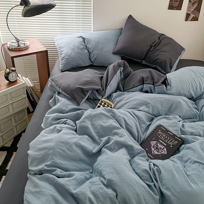 91家纺网 家纺一手货源 找家纺 优尚佳生活馆 2025新款ins风超柔褶皱亲肤磨毛水洗棉四件套双拼系列（风格二） 天蓝灰