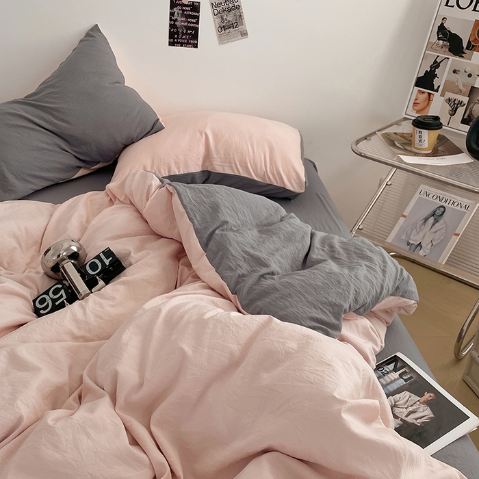91家纺网 家纺一手货源 找家纺 优尚佳生活馆 2025新款ins风超柔褶皱亲肤磨毛水洗棉四件套双拼系列（风格一） 浅粉灰