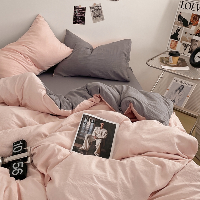 91家纺网 家纺一手货源 找家纺 优尚佳生活馆 2025新款ins风超柔褶皱亲肤磨毛水洗棉四件套双拼系列（风格一） 浅粉灰