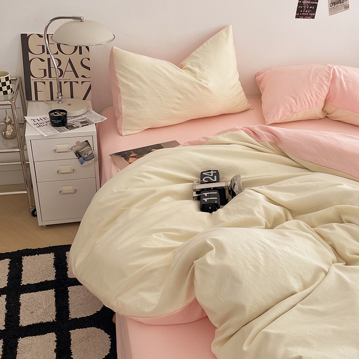 91家纺网 家纺一手货源 找家纺 优尚佳生活馆 2025新款ins风超柔褶皱亲肤磨毛水洗棉四件套双拼系列（风格一） 柠檬粉