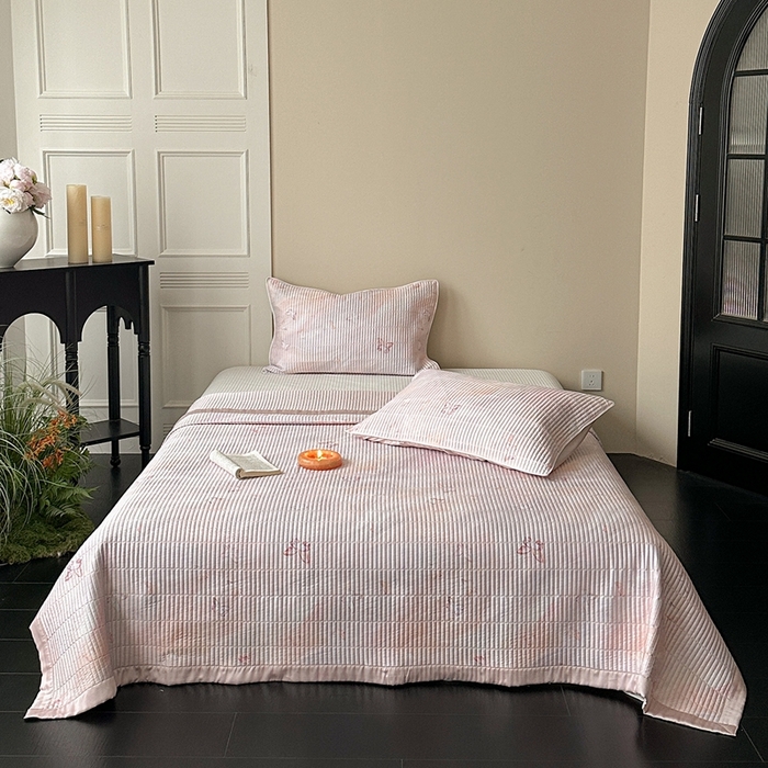 91家纺网 家纺一手货源 找家纺 （总）2025新款幻蝶系列奥地利进口兰精天丝床盖三件套双面可用可搭同款夏被（提供买家秀）