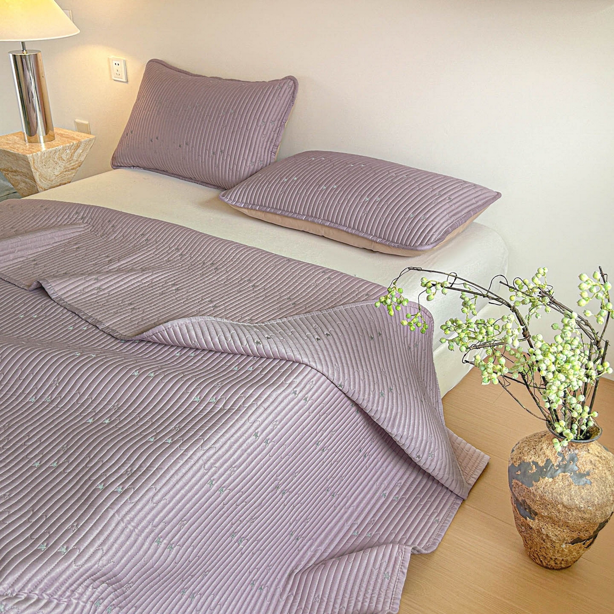 91家纺网 家纺一手货源 找家纺 （总）恒尚居 2025新款莫代尔天丝夏季床盖绗缝星星刺绣夹棉床单三件套