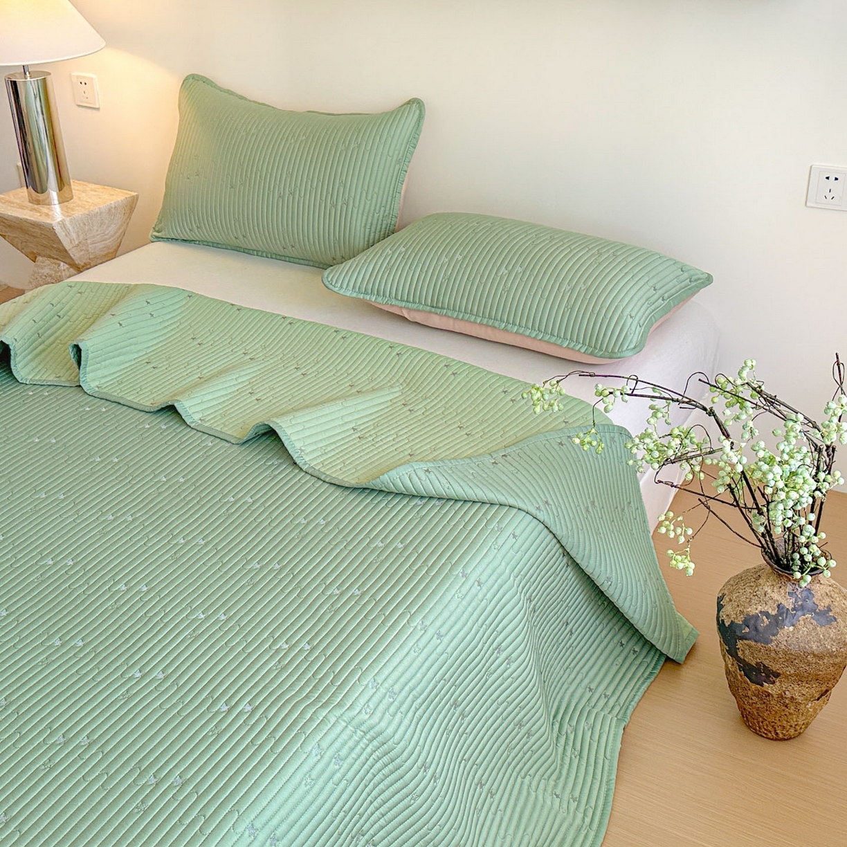 91家纺网 家纺一手货源 找家纺 （总）恒尚居 2025新款莫代尔天丝夏季床盖绗缝星星刺绣夹棉床单三件套