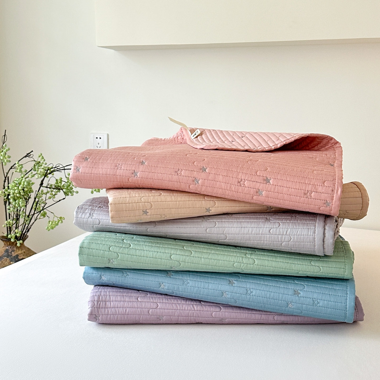 91家纺网 家纺一手货源 找家纺 （总）恒尚居 2025新款莫代尔天丝夏季床盖绗缝星星刺绣夹棉床单三件套