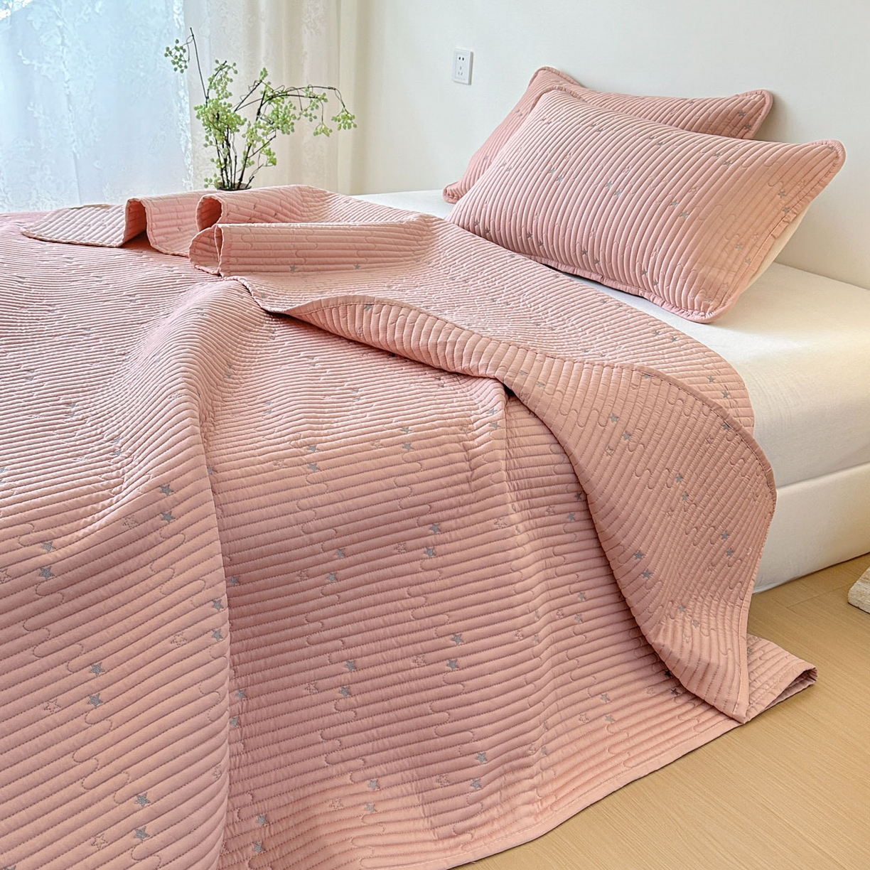 91家纺网 家纺一手货源 找家纺 恒尚居 2025新款莫代尔天丝夏季床盖绗缝星星刺绣夹棉床单三件套 星空-粉