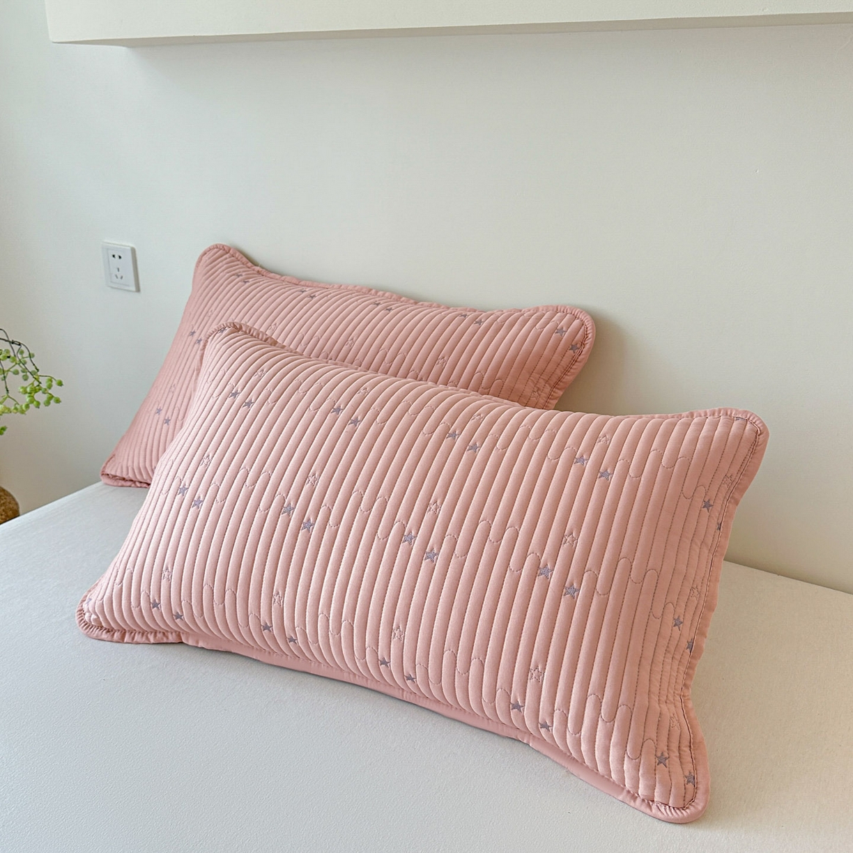 91家纺网 家纺一手货源 找家纺 恒尚居 2025新款莫代尔天丝夏季床盖绗缝星星刺绣夹棉床单三件套 星空-粉