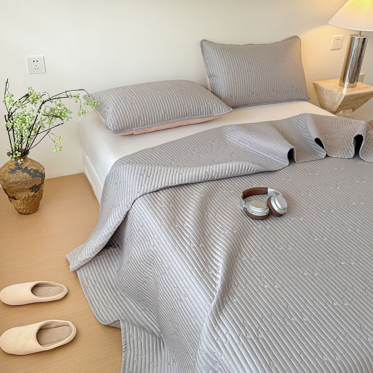 91家纺网 家纺一手货源 找家纺 恒尚居 2025新款莫代尔天丝夏季床盖绗缝星星刺绣夹棉床单三件套 星空-灰