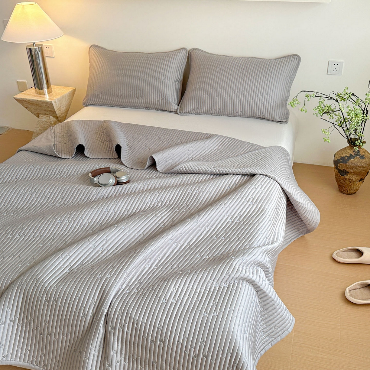 91家纺网 家纺一手货源 找家纺 恒尚居 2025新款莫代尔天丝夏季床盖绗缝星星刺绣夹棉床单三件套 星空-灰