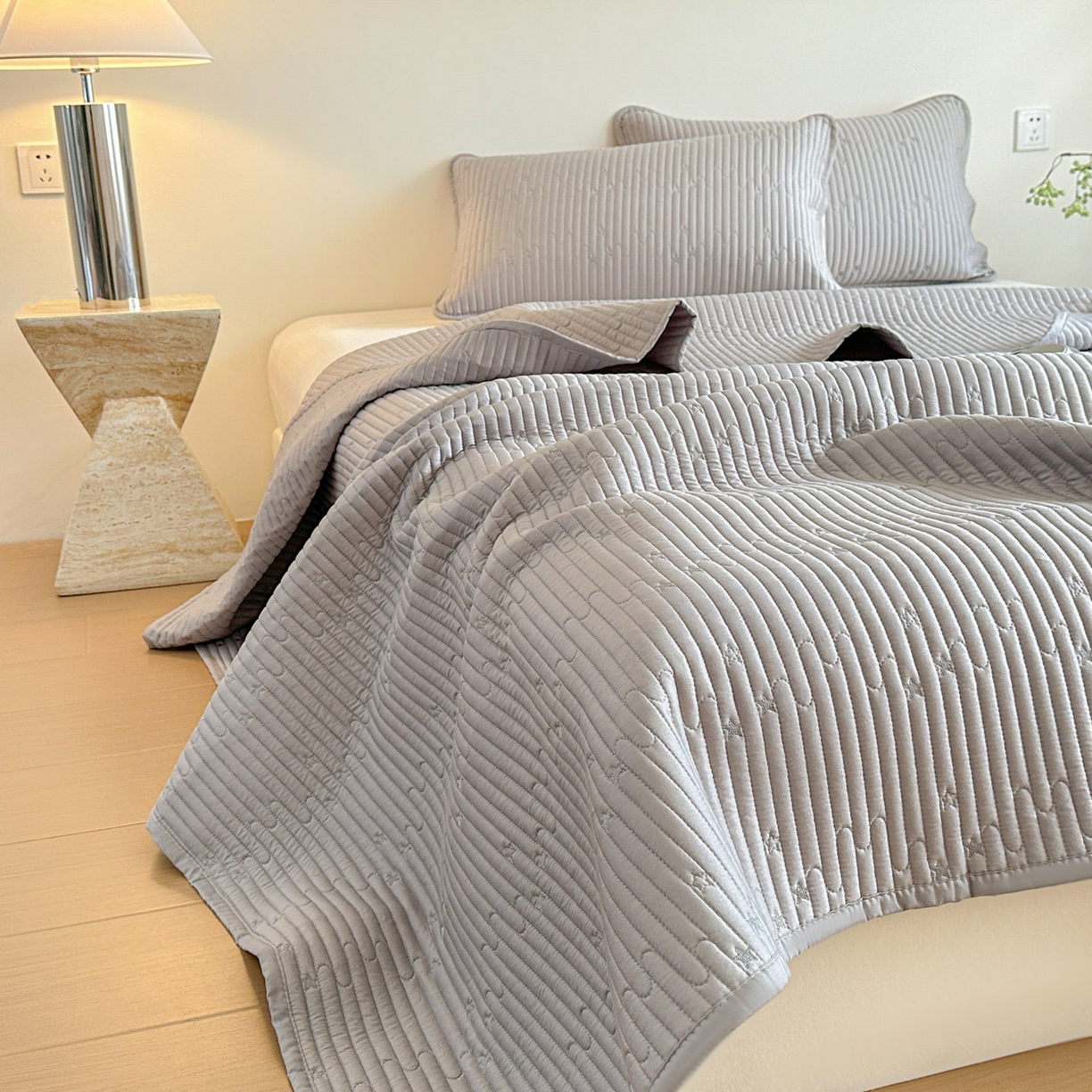 91家纺网 家纺一手货源 找家纺 恒尚居 2025新款莫代尔天丝夏季床盖绗缝星星刺绣夹棉床单三件套 星空-灰