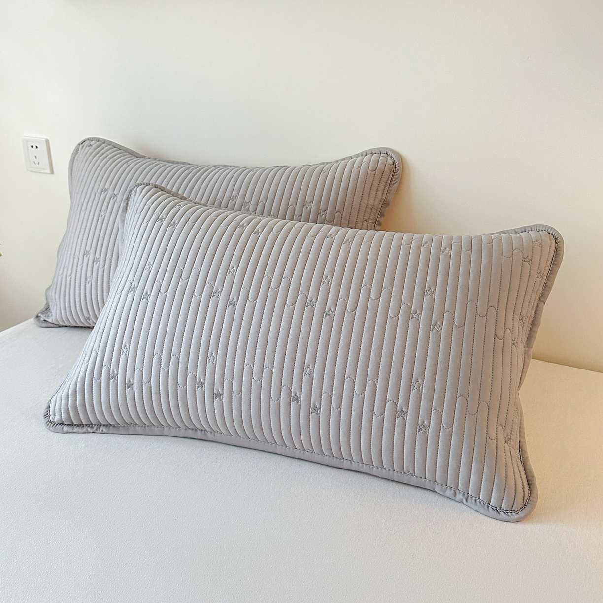 91家纺网 家纺一手货源 找家纺 恒尚居 2025新款莫代尔天丝夏季床盖绗缝星星刺绣夹棉床单三件套 星空-灰