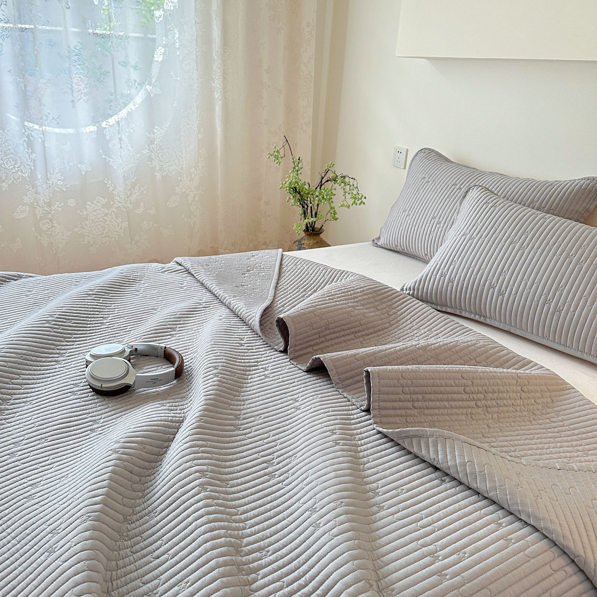 91家纺网 家纺一手货源 找家纺 恒尚居 2025新款莫代尔天丝夏季床盖绗缝星星刺绣夹棉床单三件套 星空-灰