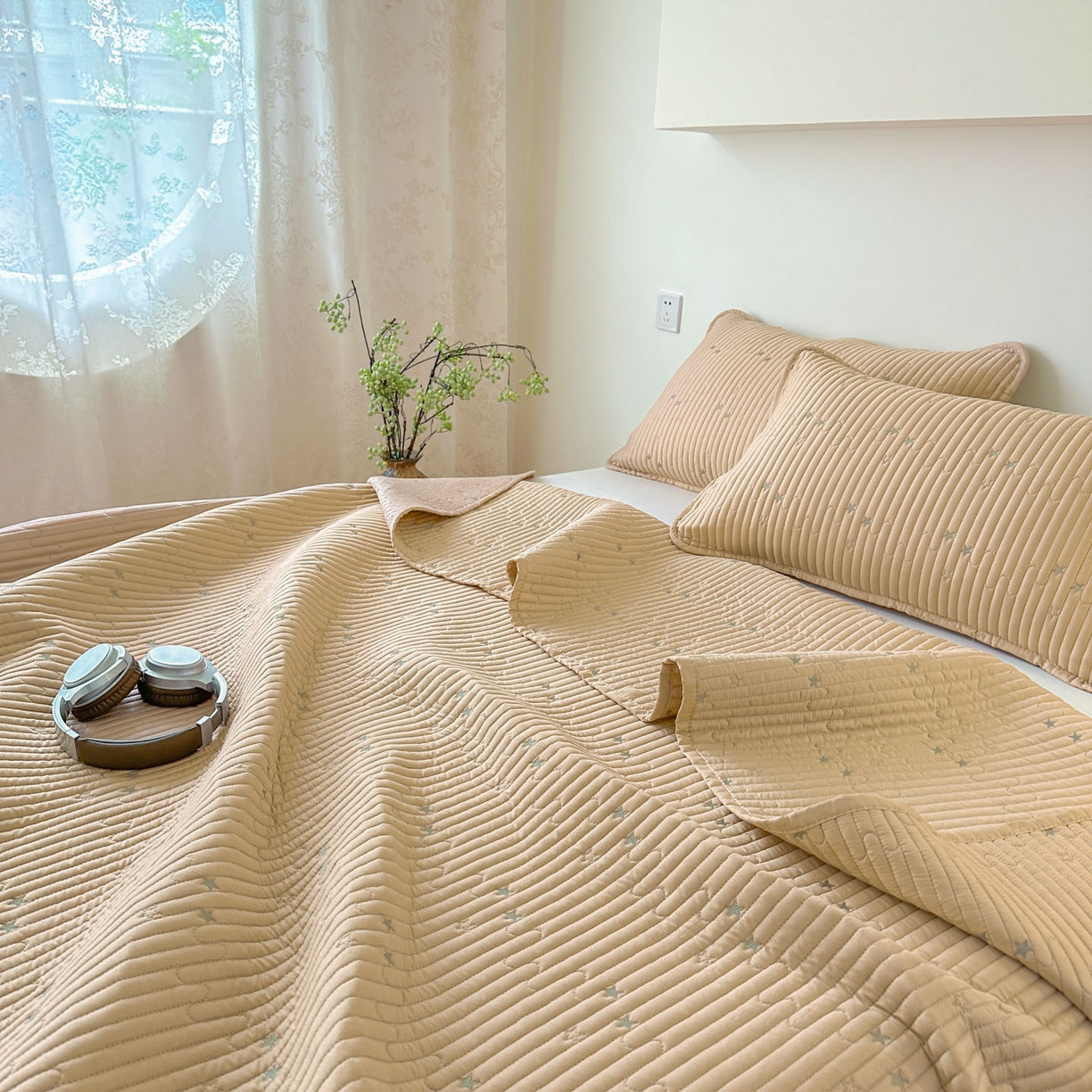 91家纺网 家纺一手货源 找家纺 恒尚居 2025新款莫代尔天丝夏季床盖绗缝星星刺绣夹棉床单三件套 星空-金