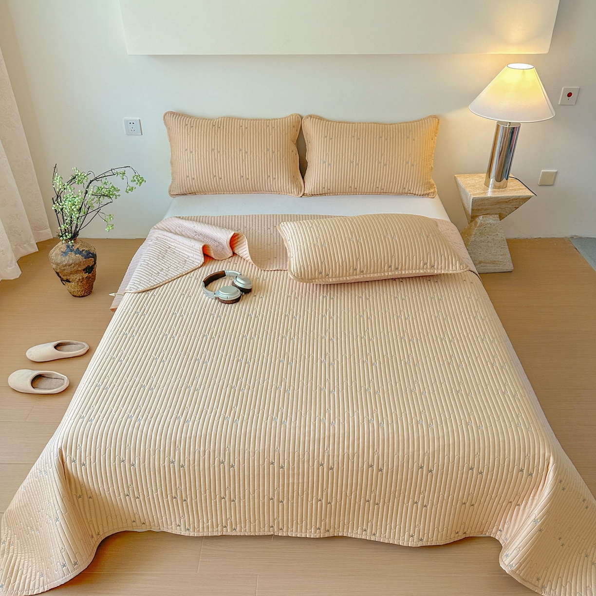 91家纺网 家纺一手货源 找家纺 恒尚居 2025新款莫代尔天丝夏季床盖绗缝星星刺绣夹棉床单三件套 星空-金