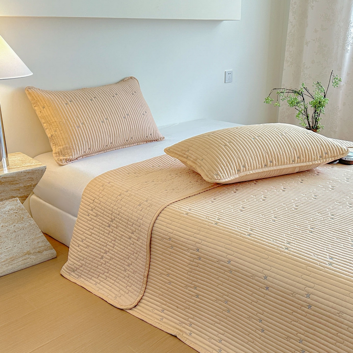 91家纺网 家纺一手货源 找家纺 恒尚居 2025新款莫代尔天丝夏季床盖绗缝星星刺绣夹棉床单三件套 星空-金