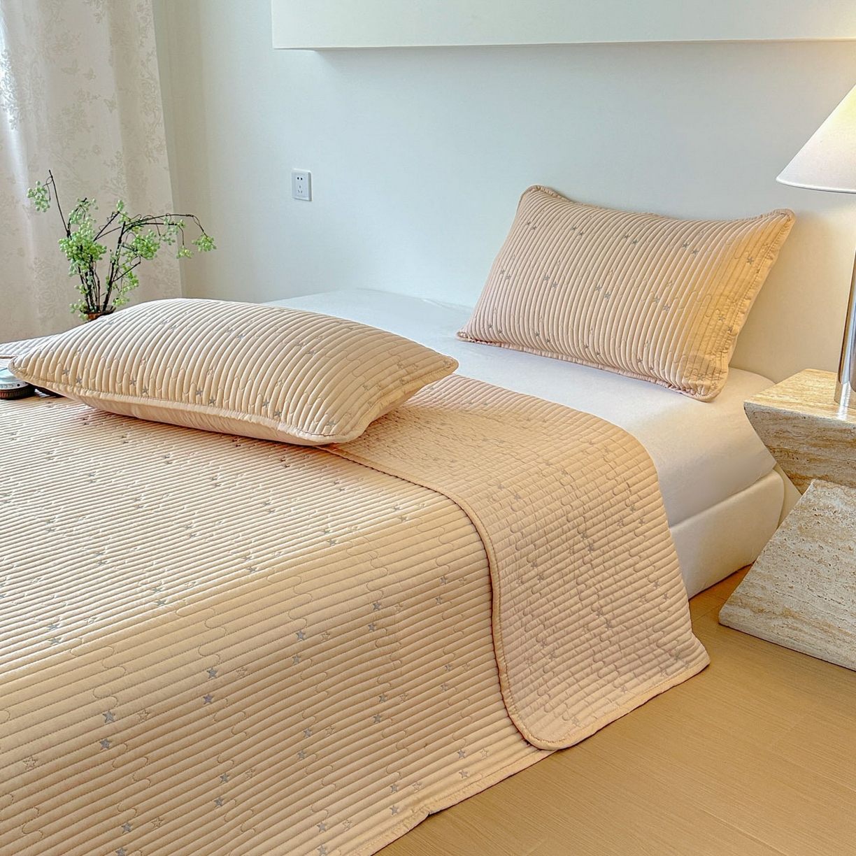 91家纺网 家纺一手货源 找家纺 恒尚居 2025新款莫代尔天丝夏季床盖绗缝星星刺绣夹棉床单三件套 星空-金