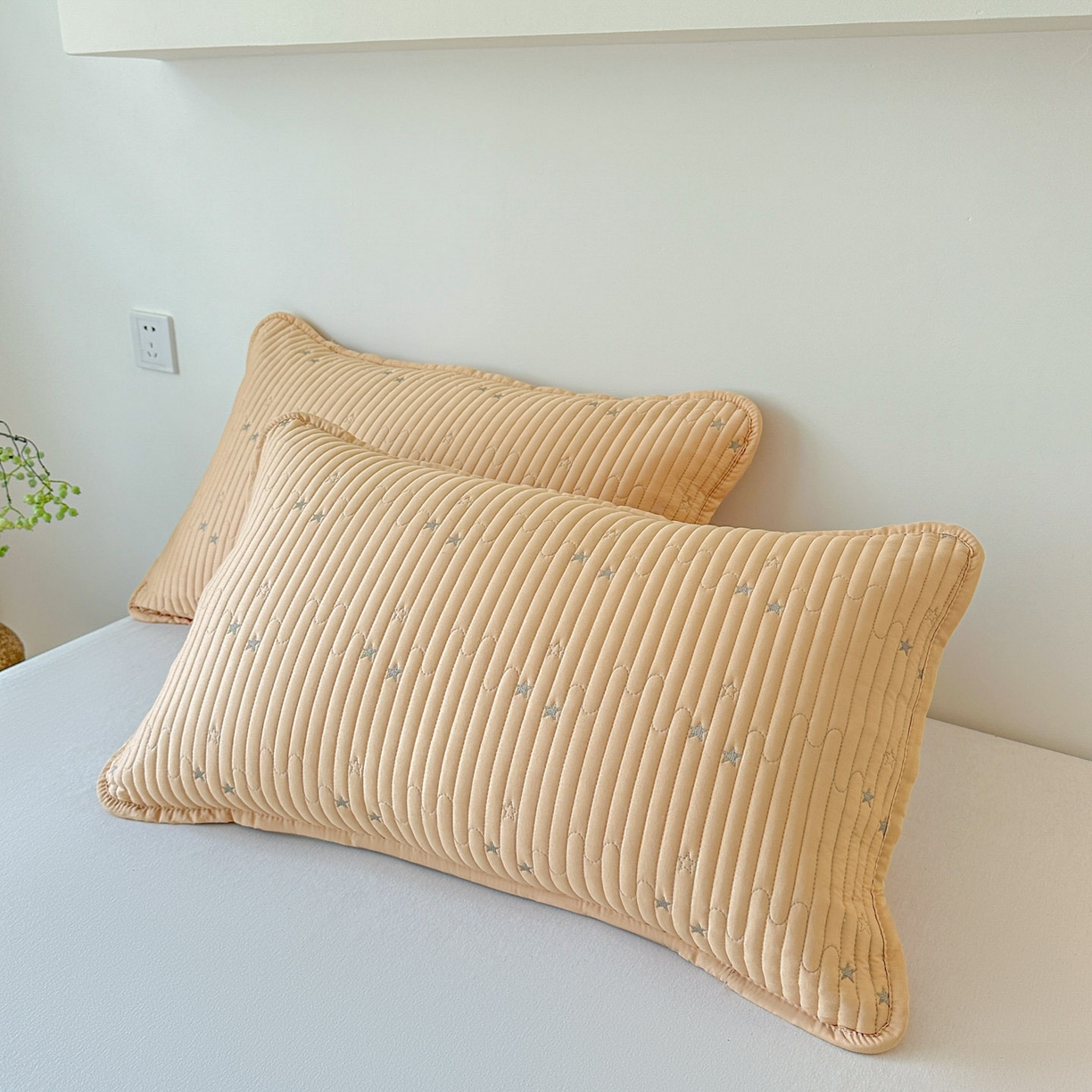 91家纺网 家纺一手货源 找家纺 恒尚居 2025新款莫代尔天丝夏季床盖绗缝星星刺绣夹棉床单三件套 星空-金