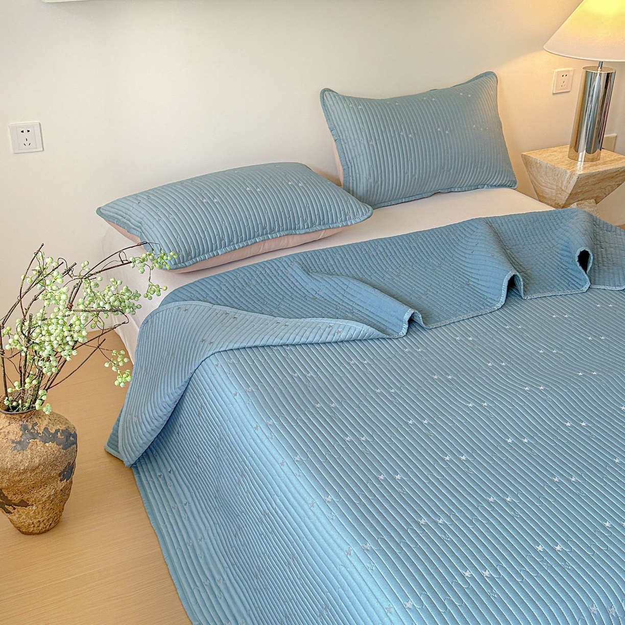 91家纺网 家纺一手货源 找家纺 恒尚居 2025新款莫代尔天丝夏季床盖绗缝星星刺绣夹棉床单三件套 星空-蓝