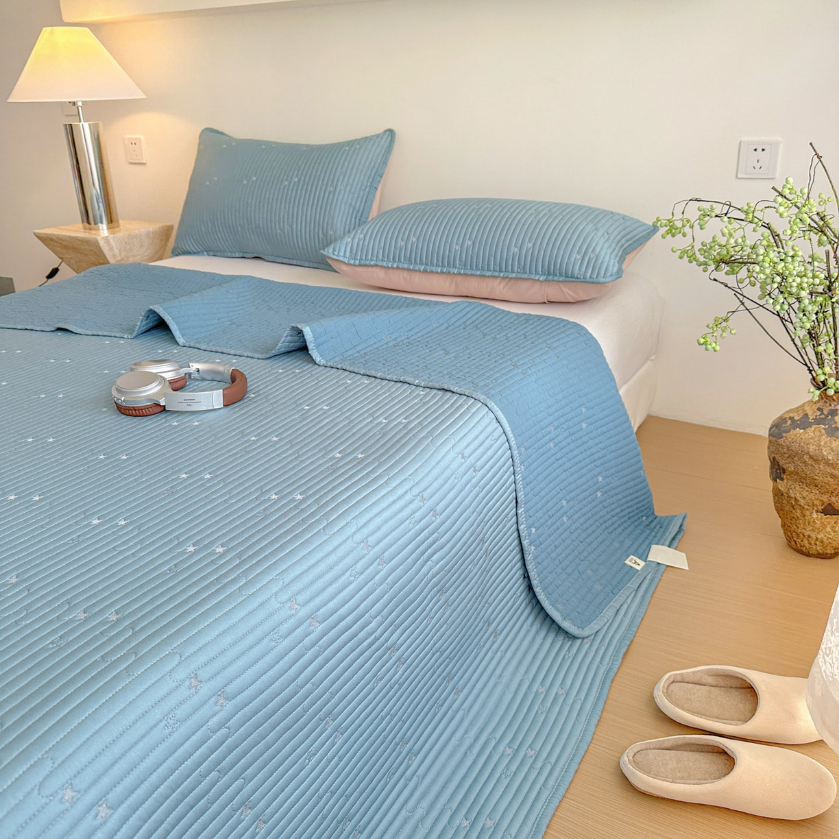 91家纺网 家纺一手货源 找家纺 恒尚居 2025新款莫代尔天丝夏季床盖绗缝星星刺绣夹棉床单三件套 星空-蓝