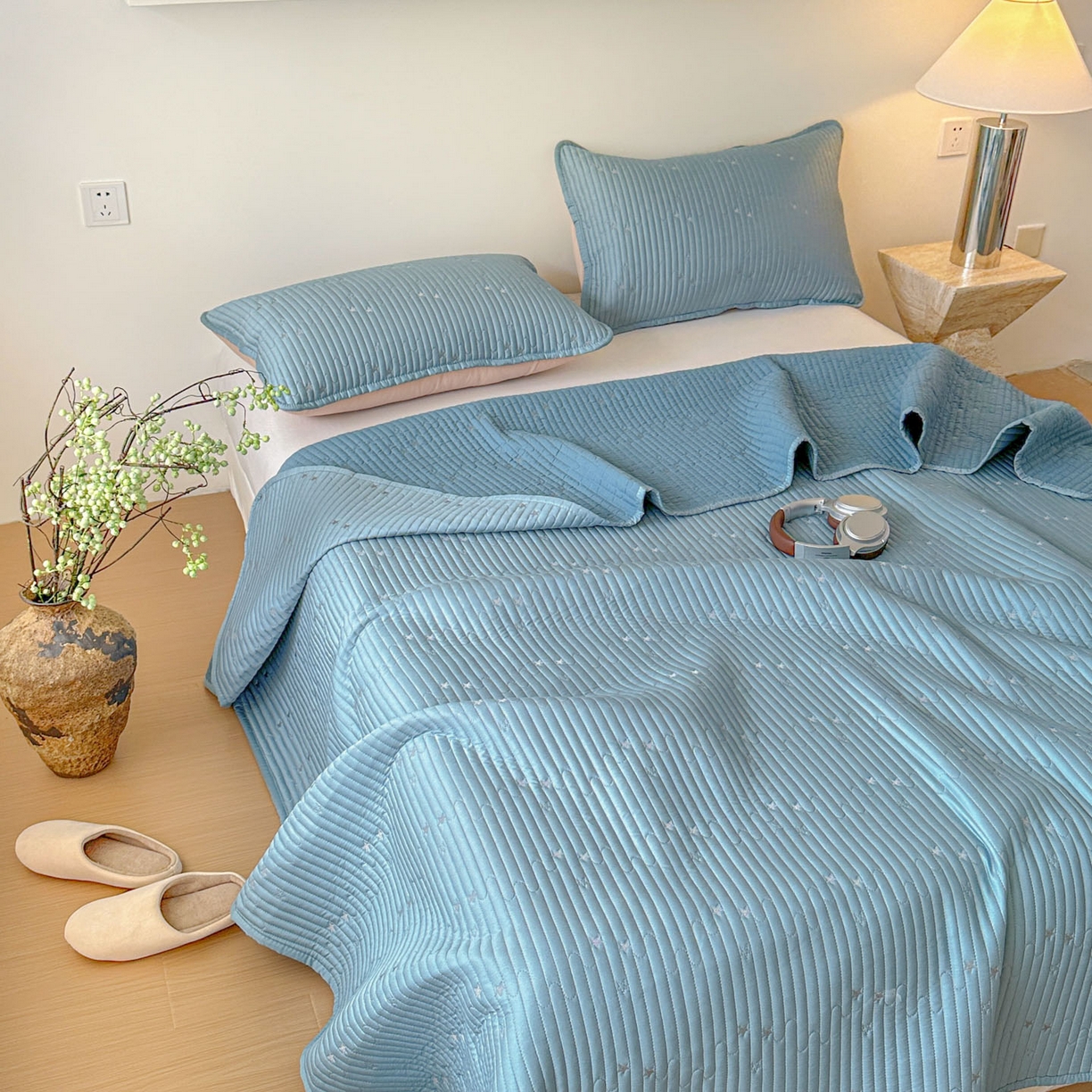 91家纺网 家纺一手货源 找家纺 恒尚居 2025新款莫代尔天丝夏季床盖绗缝星星刺绣夹棉床单三件套 星空-蓝