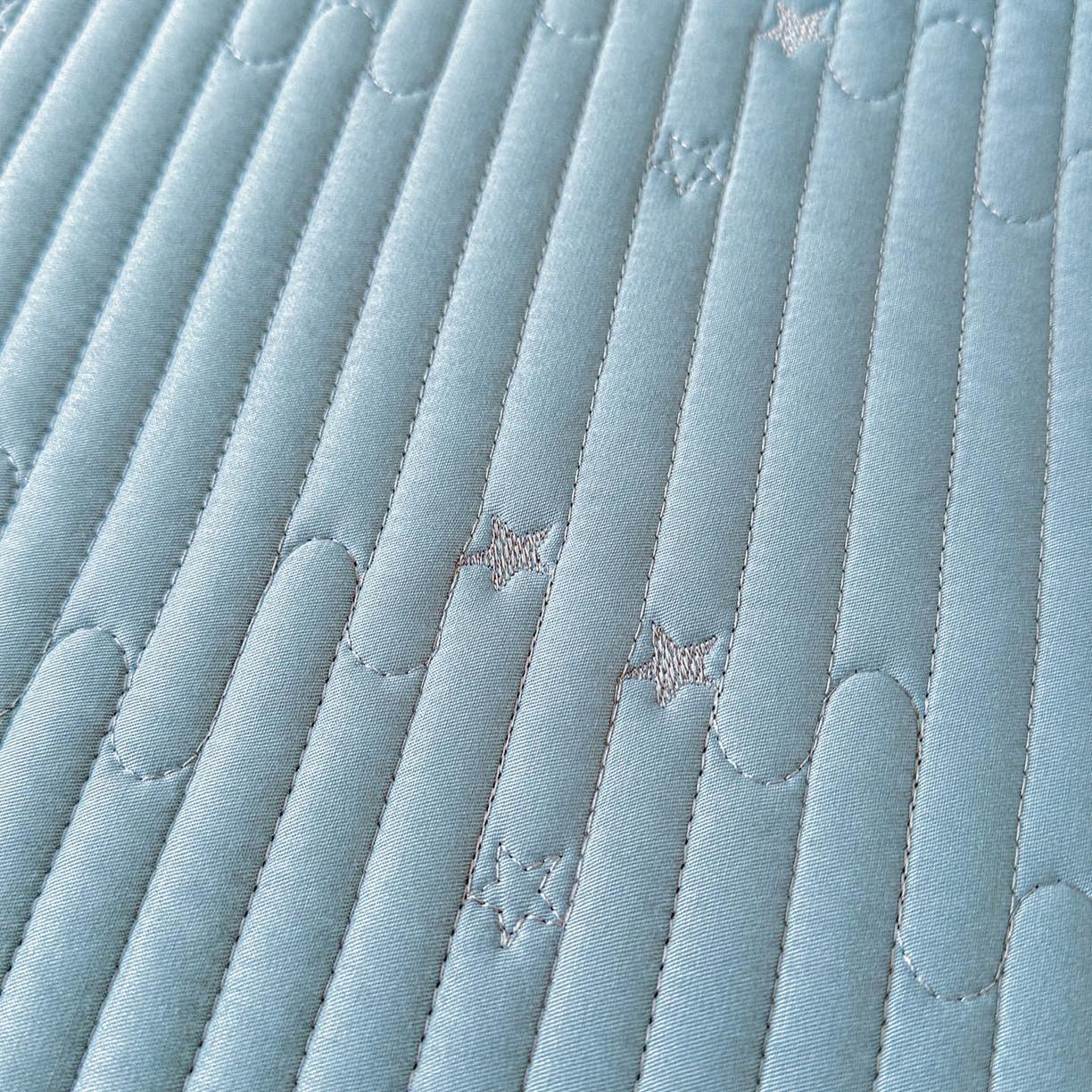 91家纺网 家纺一手货源 找家纺 恒尚居 2025新款莫代尔天丝夏季床盖绗缝星星刺绣夹棉床单三件套 星空-蓝