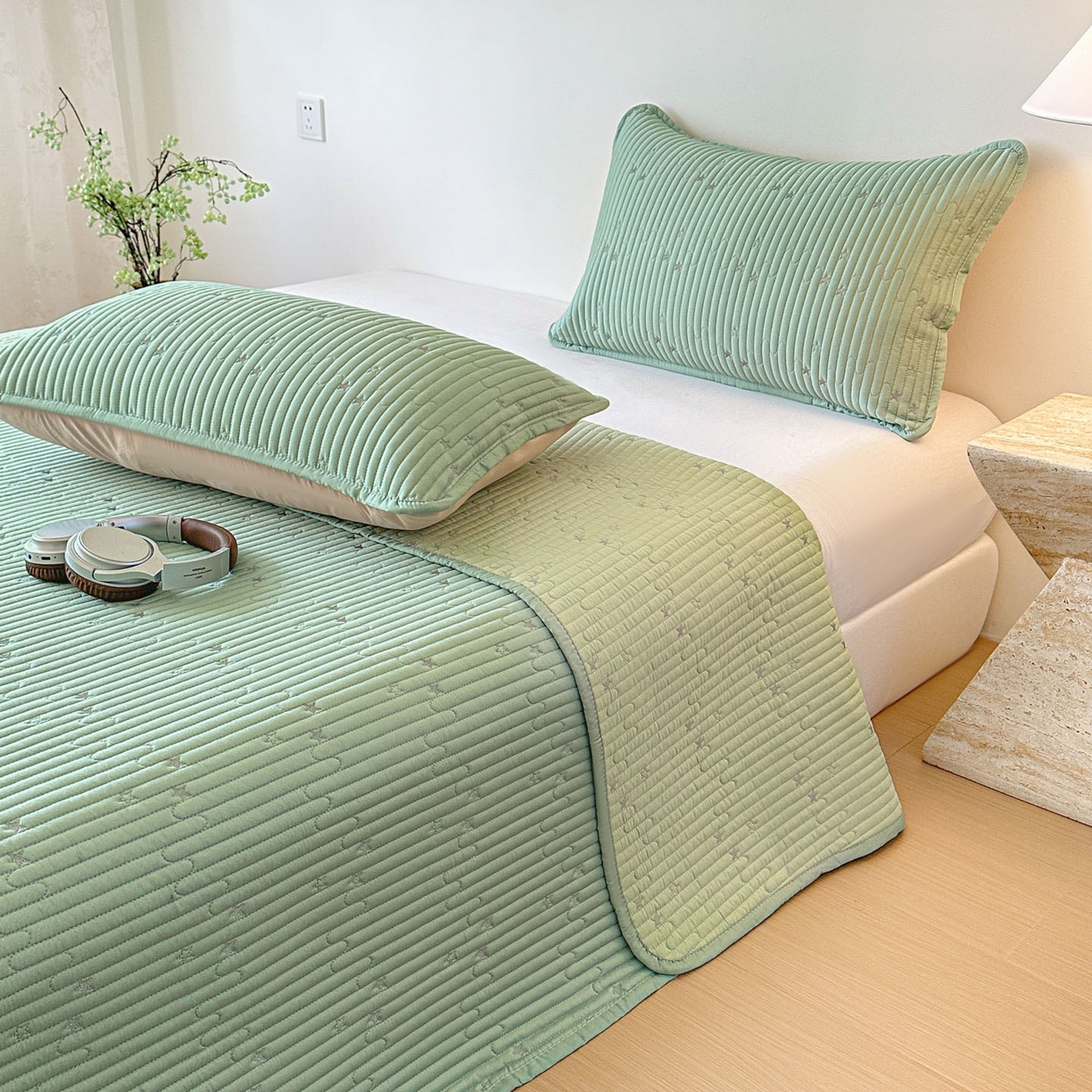 91家纺网 家纺一手货源 找家纺 恒尚居 2025新款莫代尔天丝夏季床盖绗缝星星刺绣夹棉床单三件套 星空-绿