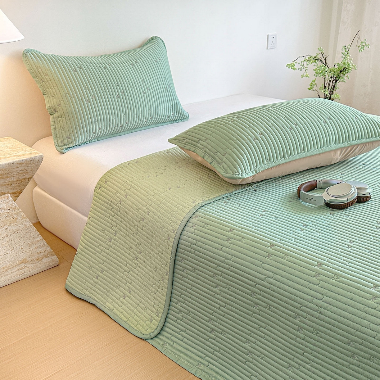 91家纺网 家纺一手货源 找家纺 恒尚居 2025新款莫代尔天丝夏季床盖绗缝星星刺绣夹棉床单三件套 星空-绿