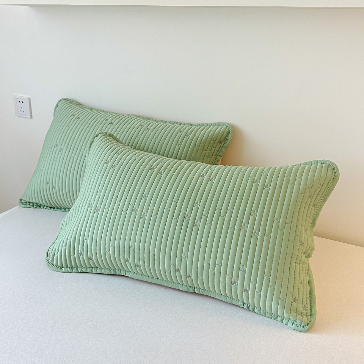 91家纺网 家纺一手货源 找家纺 恒尚居 2025新款莫代尔天丝夏季床盖绗缝星星刺绣夹棉床单三件套 星空-绿