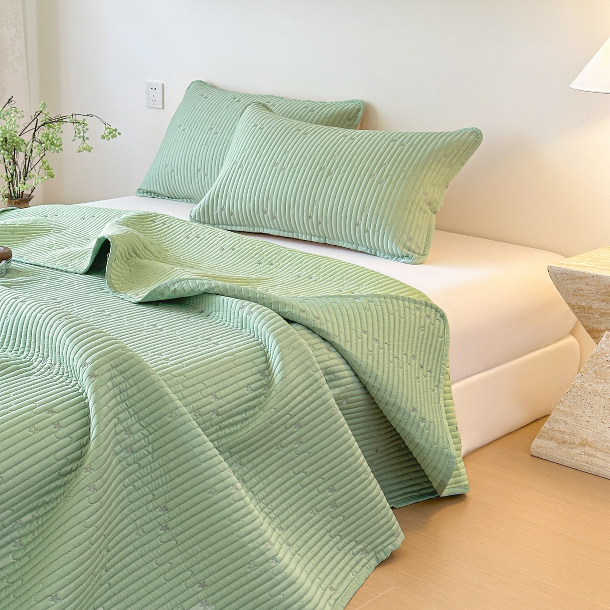 91家纺网 家纺一手货源 找家纺 恒尚居 2025新款莫代尔天丝夏季床盖绗缝星星刺绣夹棉床单三件套 星空-绿