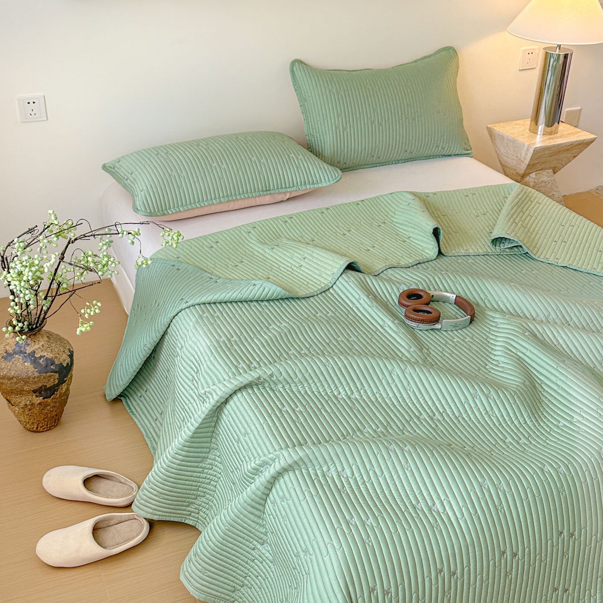 91家纺网 家纺一手货源 找家纺 恒尚居 2025新款莫代尔天丝夏季床盖绗缝星星刺绣夹棉床单三件套 星空-绿