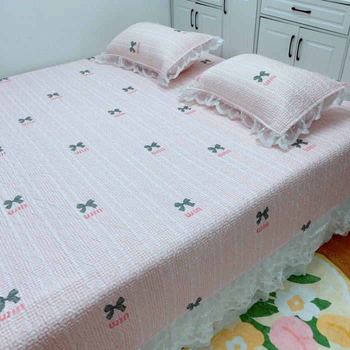 91家纺网 家纺一手货源 找家纺 暖居 2025新款纯棉大蕾丝榻榻米农村大炕盖支持定制 粉色蝴蝶结仙女款