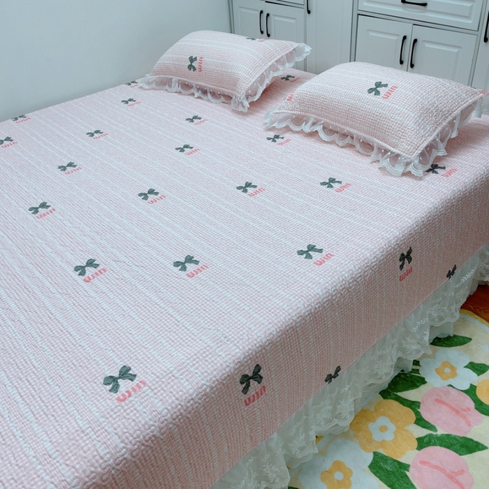 91家纺网 家纺一手货源 找家纺 暖居 2025新款纯棉大蕾丝榻榻米农村大炕盖支持定制 粉色蝴蝶结仙女款